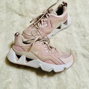 Women’s Nike RYZ 365 Athletic Shoes